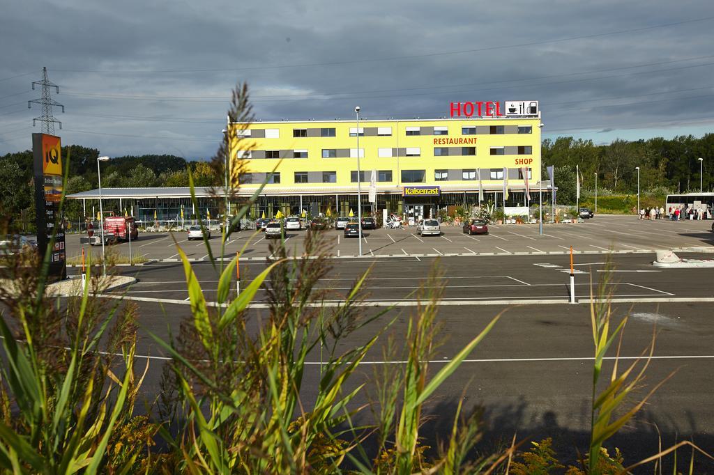 Kaiserrast Stockerau Exteriör bild