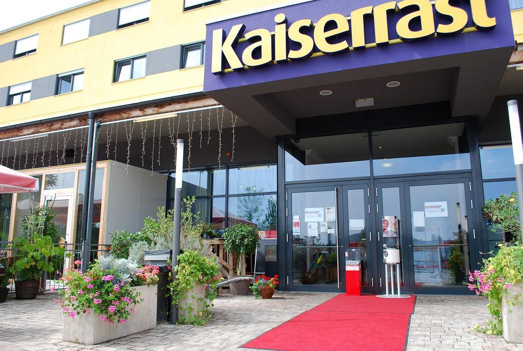Kaiserrast Stockerau Exteriör bild